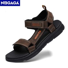 Sandales pour hommes d'été extérieurs chaussures de plage de sport plus taillées Sandalis décontractée sans glissement noir 240419