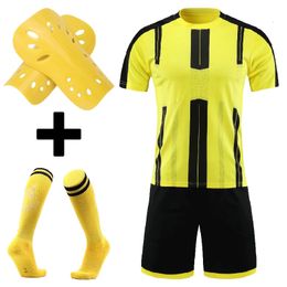 Outdoor T-shirts Volwassen Kinderen Voetbal Jersey Set survetement Voetbaltenue op maat Heren kind Futbol Training Uniformen pakken met sokken en scheenbeschermer 230215