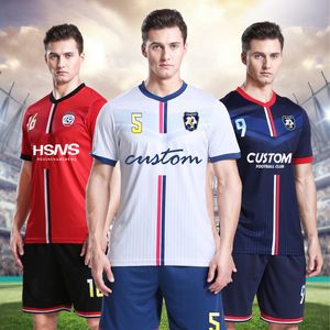 Outdoor T-shirts Op maat gemaakte voetbalshirts voor volwassenen Gepersonaliseerde bedrukte ademende voetbaluniformen Clubteamtraining Voetbaluniformen voor heren 230215