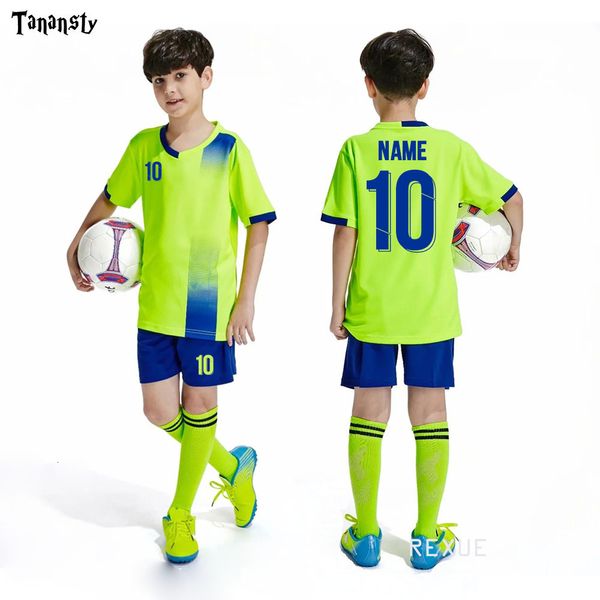 T-shirts d'extérieur Chaussettes gratuites Ensembles de football pour enfants personnalisés Uniforme de football Maillot de football pour garçons Ensemble de sport pour enfants Joursey avec chaussettes 230203