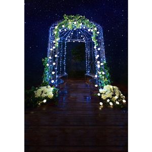 En plein air Fête de mariage Photo Cabine Toile de fond Plancher en bois Imprimé Bulbes Fleurs Arch Pavillon Nuit Ciel Étoiles Photographie Fond