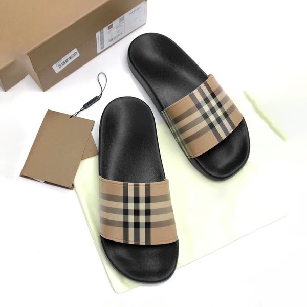 2024 Nuevas mujeres Zapatillas de tartán clásicas Verano al aire libre Playa Goma Zapato casual Mula para hombre Vintage Sandale Slide Flat Travel Designer Sliders Sandalia con caja Tamaño 35-46