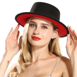 Chapeau de plaisancier en feutre pour femmes, extérieur noir intérieur rouge à bord plat, Sombreros à dessus plat, imite la laine, chapeaux Fedora avec ruban noir