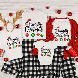 Tenues 2022 Chemises Parents et Enfants T-shirts pour bébé pulls Famille Apparence Vêtements Cadeau Fête de Noël Ensemble G220519