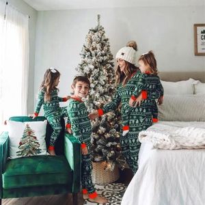 Outfits Familie bijpassende outfits Kerstmis Moeder Dochter Vader Zoon Bijpassende outfit Kerstboomprint Pyjamaset Casual Losse nachtkleding Kerst Fa