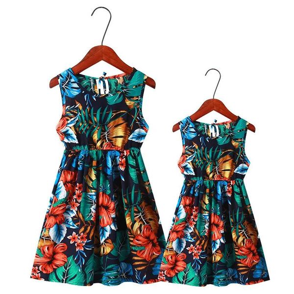 Trajes Vestidos para madre e hija Ropa estampada floral para madre e hija Vestido de playa para madre e hija de verano Trajes a juego para la familia LJ2