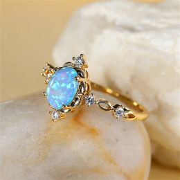 Corte ovalado Mystic Blue White Fire Opal Opal Anillos para mujeres Color de oro Camiseta Rainbow Birthstone Bardeas de boda Anillo de compromiso nupcial CZ