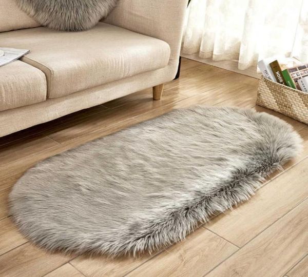 Tapis de fourrure de forme ovale pour salon salle de bain en peluche tapis de bain moelleux tapis de toilette sans glissement.