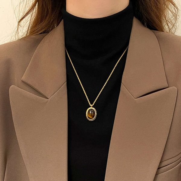 Collier de pierre d'oeil du tigre ovale pour femmes luxe léger petit et haut de gamme 2023 Nouvel accessoires d'automne et d'hiver Chaîne de pull long