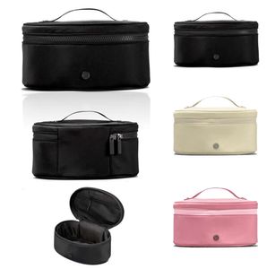 Oval Top Access Diseñador Bolsas de cosméticos Lujo Lululemens Cosas para mujer Sacos de maquillaje Bolsa de embrague 3.5L Bolsa de embrague Calidad de espejo Pochette para hombre Tote de nylon Bolsa de maquillaje