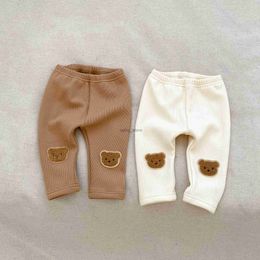 Salopette 2023 hiver nouveau bébé Plus velours épais Leggings enfant en bas âge mignon ours Pp pantalon infantile fille polaire pantalon bébé chaud pantalon vêtements L231114