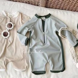 Overalls 5954C Kinderen Zwemkleding 2023 Zomer Zonneplek Longsleeved Jongen Sneldrogend Onepiece Badpak Knappe Badmode 230608