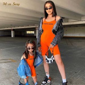 Sautportés Fashion Family Matching Swam Jugsuit Mom Daughter Souples Pullover Tenue Sport Tenue d'été Saut-coussin Couleur solide D240515