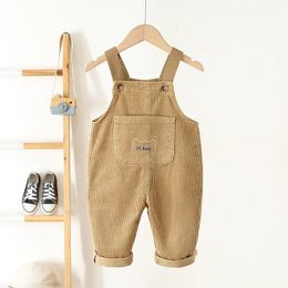 Salopette pour garçons filles pantalon coton combinaison pour bébé décontracté printemps salopette pour tout-petits velours côtelé poche pantalon 9-36 mois pantalon 240108