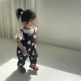 Summer Summer NUEVO MANEVELESS CARTOON SUPSUit Baby Lindo Bear Print Girl Boy Casual Wrap Wrap Childrens Clothing D240516