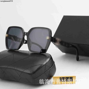 Overseas 2023 Nouvelles lunettes de soleil pour hommes et femmes Box Lunettes de soleil polarisées Achetez une paire de lunettes de soleil et envoyez-en deux