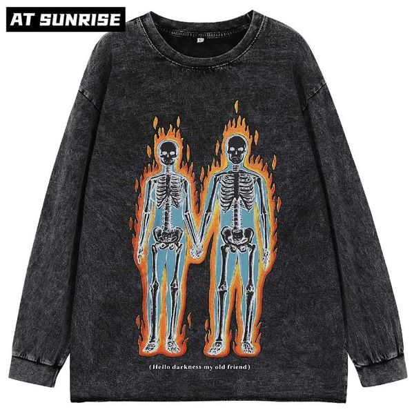 Oversize Washed T-Shirt Streetwear Harajuku Vintage Retro flamme crânes Graphique Imprimé T-shirt Hommes Printemps À Manches Longues T-shirt 220115