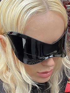 Lunettes de soleil une pièce Cyberpunk rétro surdimensionnées avec Future Tech pour femmes hommes Y2K mode Super lunettes de soleil Punk masque UV400