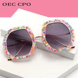 Lunettes de soleil surdimensionnées Femmes hommes Multicolour Luxury Marque Tendances Punk Sun Glasses Femme UV400 Shades Eyewear de OCULOS 240402