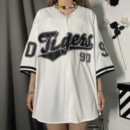 Chemise surdimensionnée Womens Street Vêtements Baseball Shirt Cool Hip-Hop Retro Imprime Hip-Hop Style coréen Bouton à manches Summer 240521