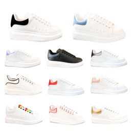 Oversized sneaker kalf lederen veter wit zwart luxe contrasterende hiel logo tong rond teen ademende rubberen zool extra veters cowhide duurzame trend stijlvol