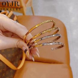OYJR Kpop Fashion Bangle Bracelet ouvert en forme de C Bracelet en acier inoxydable 316L Circlet Bracelet pour petit ami et petite amie 240110