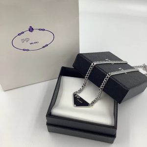 P Classic Correct roestvrije letter stalen sieraden ontwerper man hiphop vrouw omgekeerde driehoek ketting valentijnsdag cadeau