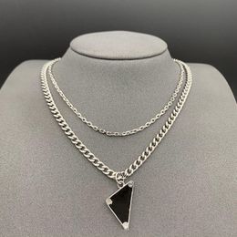 P Collier de diamant géométrique triangulaire de conception classique pour hommes et femmes amoureux collier Europe et États-Unis personnalité tendance hip hop collier de style ins