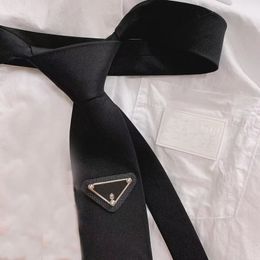 P Classique Cravate De Mode Cravates De Créateur Filles Avec Triangle Motif Lettre Cravate Cravate Lettre Cravates Luxe Affaires Mode Soie Fête De Mariage Cravates noir