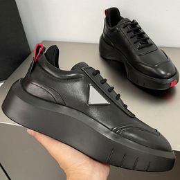 P famille couples cuir semelle épaisse chaussures de sport décontractées importé cuir Nappa supérieur 4,5 cm semelle épaisse en caoutchouc classique étiquette rouge décoration design pour femmes sneker