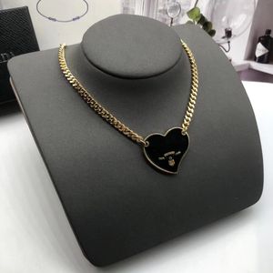 P home luxurys Vente Pendentif Colliers Mode pour Homme Femme 48cm Triangle inversé designers marque Bijoux hommes femmes Hautement Qualité 12