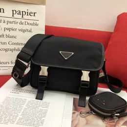 P Nylon Postman's Bags para hombres Simple Luxurys diseñadores cómodos adecuados para bolsas escolares diarias Classic Fashion Mail 324V