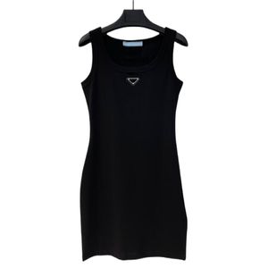 P-ra Marcas de diseñador Vestido de mujer Vestidos de verano Moda para mujer Camisetas sin mangas Punto de algodón Cuello en U Vestido sin mangas Elasticidad Bodycon Mini falda Sólido Vestidos sexy