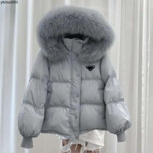 P-RA Luxury Designer Femmes Down Veste Parkas Marques Fashion Lady Lâche Épaissi Court Fox Grand Col De Fourrure Canard Blanc Manteaux D'extérieur À Capuchon En Plein Air