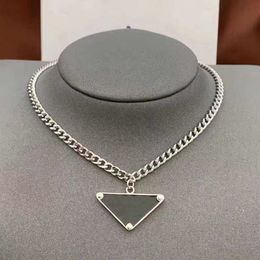 P Triangle Pendentif Designer De Luxe Collier pour femmes hommes Chaîne Bijoux De Mode Noir Blanc Conception Partie Argent Hip Hop