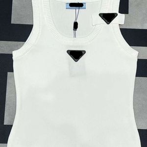 P Triangle Waistcoat Designer PRA topkwaliteit luxe modetanks camis lente/zomer nieuwe driehoek korte mouwloze camisole tank bodem veelzijdige gebreide vrouwen