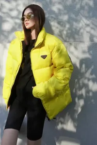 P0033 tenue Parkas pour femmes élégant luxe concepteur hiver classique bouffant jaune manteau dames veste en laine