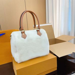 P260 Oreiller Lamb HairBag Top Designer Sac de luxe pour femme Automne/Hiver Sac à main à bandoulière simple À la mode et mignon Taille classique 25 * 15 * 20