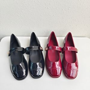 P63-1 High Quality 2024 Printemps Exclusive Chaussures décontractées en cuir féminine Miroir Patent Cuir Usage Rubber Rubber Out-Sole: 35-40