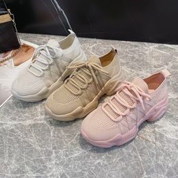 P95 Nouvelles chaussures pour femmes en maille respirante Chaussures décontractées Plateforme de baskets de mode pleine de chaussures de course rose / beige / blancs 35-43
