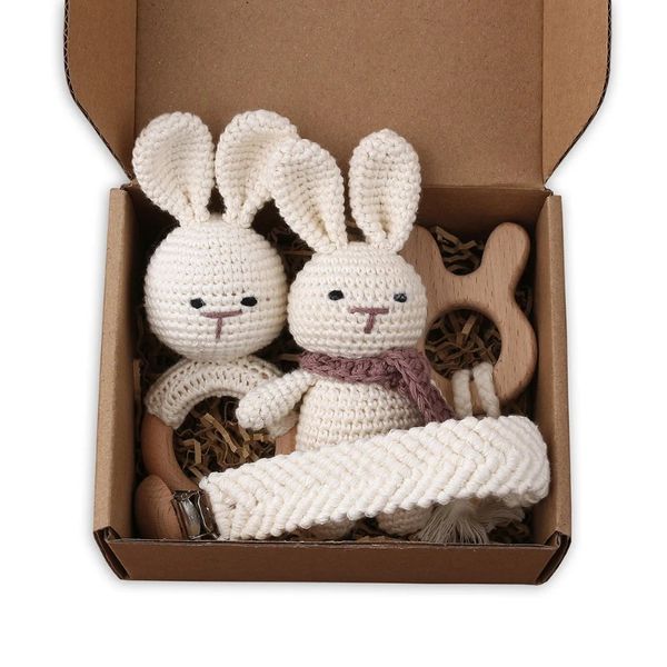 Porte-sucettes Clips 4pcs Crochet fait à la main bébé lapin poupées en peluche né lapin hochet jouet en bois anneau de dentition chaîne clips 231202