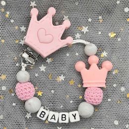 Tenteurs de sucette Clips # Vente à chaud Nom personnalisé en bois personnalisé Baby Pacificier Chaîne Beech Bead Dummy Nipple Bracket Tooth Pendant Newborn Mother Gift D240521