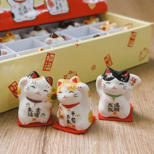 Pack de 3 pièces mini céramique chanceux Fortune Cat Cat de bureau Décoration Figurines Kitten Kitten Maneki Neko Ornement 13 pouces de haut 240426