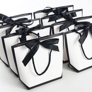 Bolsas de embalaje 10 piezas Caja de papel de cartón portátil blanca Cajas de embalaje de alimentos Bolsa de almuerzo con cinta negra Bolsas de regalos Bolso personalizado 230710