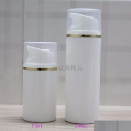 Bouteilles D'emballage 100 Pcs 100 Ml Blanc Bouteille De Lotion De Pompe À Vide Sans Air Avec Ligne D'or Et Bouchon Transparent 100 Ml Cosmétique Drop Delivery Offi Dhlwx