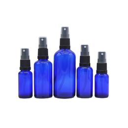 Emballage Bouteille en verre bleu vide à épaule ronde Pompe à presse Spary noire Cosmétique avec couvercle transparent Récipient d'emballage rechargeable 10 ml 15 ml 20 ml 30 ml 50 ml 100 ml