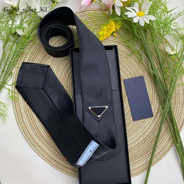 PADRA NOCKTIE Classic Fashion Tie Designer Design Men Femmes Femmes Inverse Triangle Géométrique Lettre de costume Luxury Business Business Silk Tie Party Wedding 142