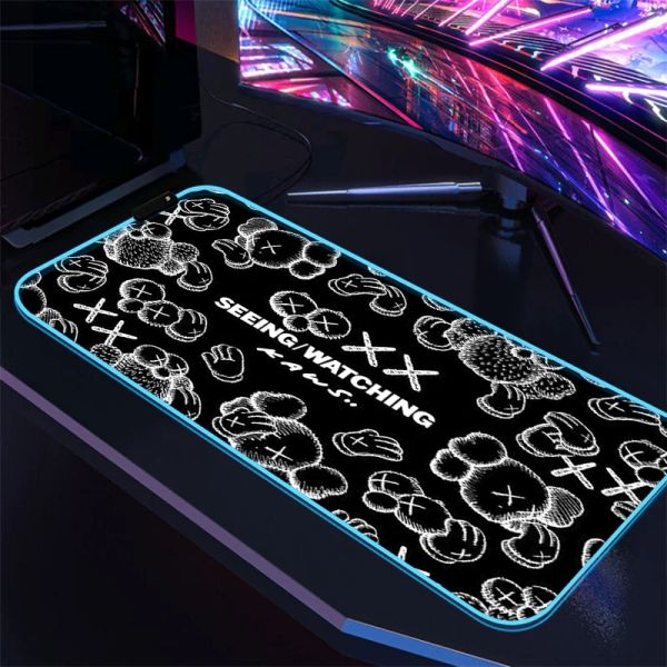 Alfombrillas de ratón LED, alfombrilla de ratón RGB de Anime sexual Xl Kaws para juegos de oficina, retroiluminación, teclado, accesorios de escritorio para jugadores, alfombrilla para ordenador portátil, alfombrillas de juego