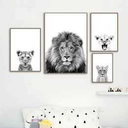 Peintures lion cub imprimer en noir et blanc lionne animaux affiches safari nursery décor mural bébé animal enfant art mur