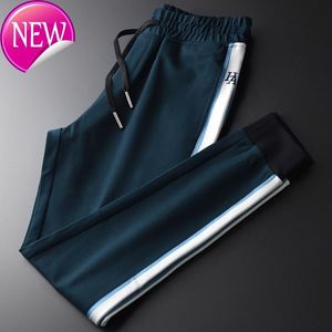 paire de pantalons pour hommes haut de gamme verts avec broderies informelles, pantalons de sport pour hommes larges, LJ201103